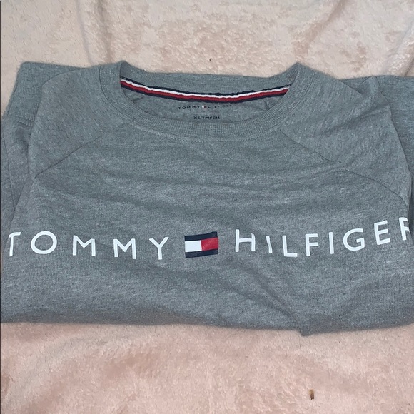 Tommy Hilfiger Crewneck - Picture 2 of 2